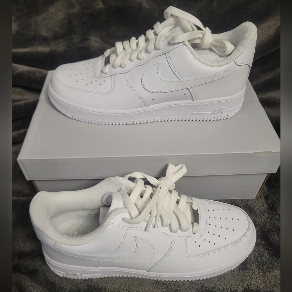 Nike Air Force 1 Triple White Women’s Size 8 – Brand New in Box